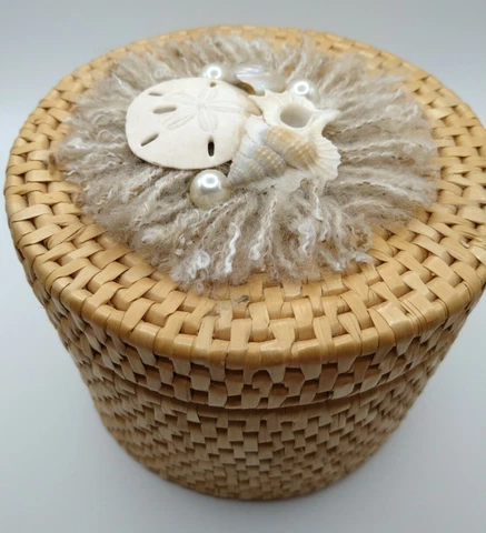 Woven Round Basket with lid and Sand dollar  Periwinkle shell Beads Yarn Cover