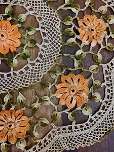 Großes gehäkeltes Ombre Tischstück, Herbstfarben, oliv, beige, Burnt Orange - Bild 1 von 6