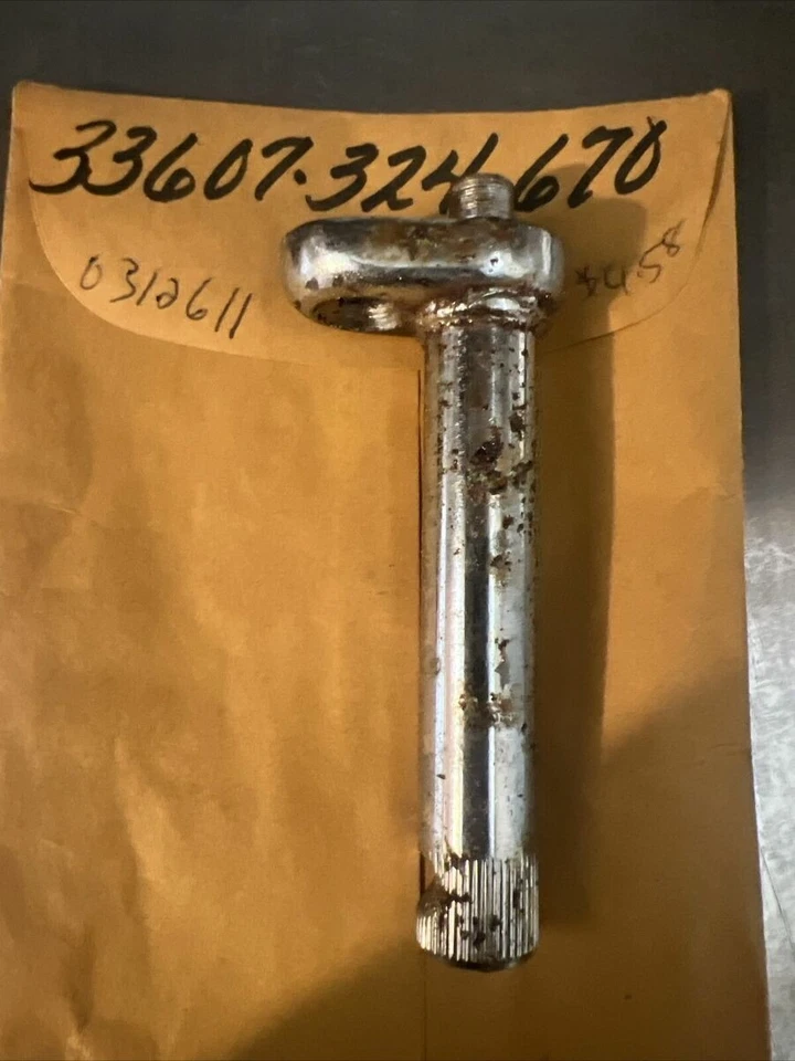 1973-1978 Honda CB125S CL125S XL125 NOS задний подмигиватель стойка OEM 33607-324-670 - Изображение 1 из 4