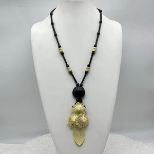 Vintage Floral geschnitzte Lucite Halskette mit großem Anhänger Ethno Retro 22" - Bild 1 von 8