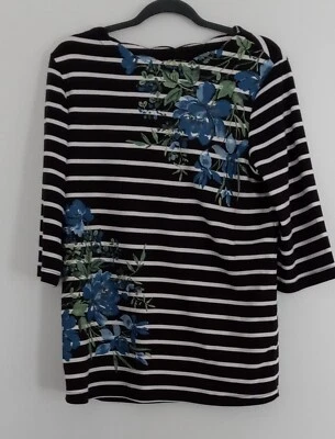 Blair 黑白衬衫女式 M 码条纹蓝色花卉波浪领 — 第 1/4 张图片