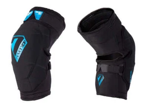 7 iDP Flex Knee Pads - Black - Picture 1 of 2