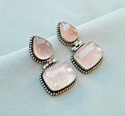 Aretes colgantes hechos a mano de piedra de cuarzo rosa atornillados  Foto 1 de 4