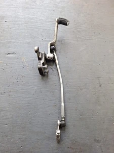 Suzuki GSXR 600 750 2006 2007 OEM palanca de cambios acoplamiento pedal de cambio 25525-01H00 doblado - Imagen 1 de 5