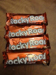 Rocky Road Schokoriegel - 4 Stück Milchschokolade, Marshmallow & Cashewkerne - Bild 1 von 1