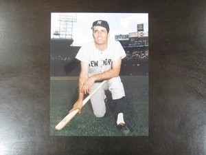 Rocky Colavito Unsigned 8 X 10 Photo New York Yankees - Picture 1 of 1