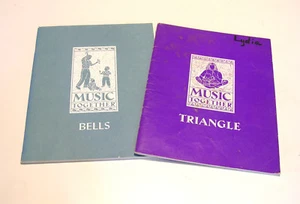 Campanas y triángulos de libros de música juntos - Imagen 1 de 5