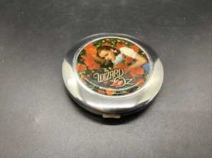 Espejo de Maquillaje Compacto Coleccionable El Mago de Oz Dorothy Flores Redondo - Imagen 1 de 4