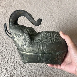 Vintage Handmade Hammered Elephant Trinket Metal Box - Picture 1 of 10