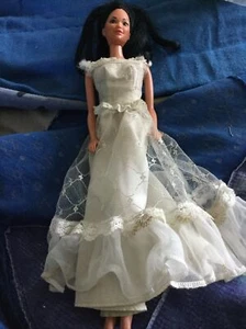 Barbie Dark Haired Bride - Picture 1 of 3