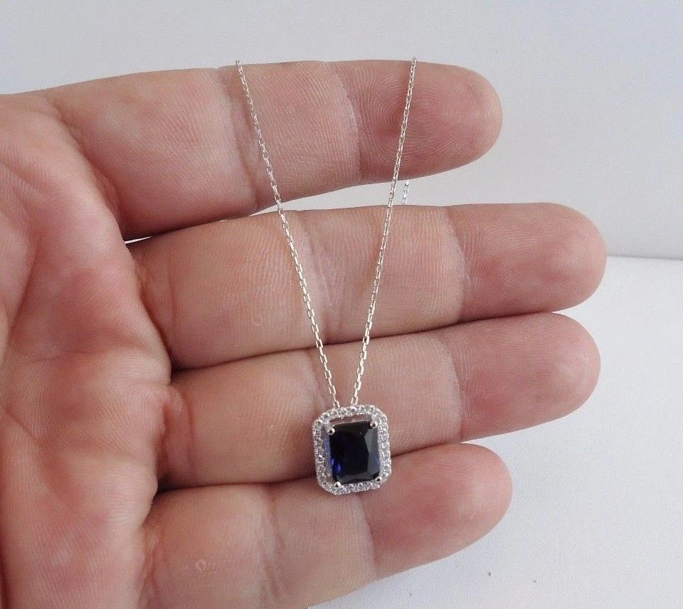 COLGANTE DE PLATA DE LEY CON FORMA DE ESMERALDA DE DIAMANTES Y TANZANITA CREADOS EN LABORATORIO DE 5,25 QUILATES Foto 1 de 1