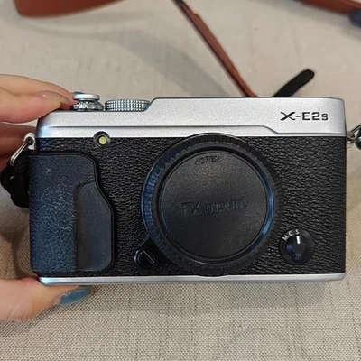 Fujifilm Fuji X-E2S 16.3 MP Digital Camera Body - SILVER - Image 1 of 4