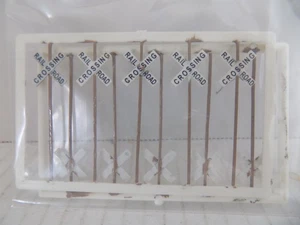 10) RAILROAD CROSSING SIGNS BY T.T.G. 10 PLASTIC PO - Picture 1 of 3