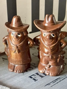 Pair of VTG Treasure Craft Cowboy/Cowgirl Western Ceramic Salt & Pepper Shakers - Picture 1 of 17