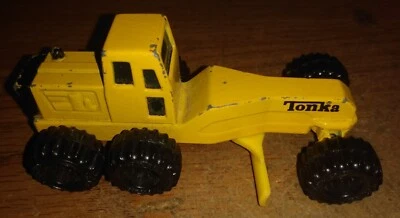 Tonka mini Road Grader 1994, scale 1:64  - Image 1 of 4