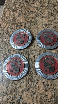 Cadillac 1951 2 3 4 tapacubos medallones centrales olvídate de qué año seguro Foto 1 de 4