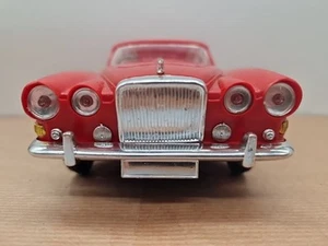 SUPERB JAGUAR MK10 420G SALOON PLASTIC FRICTION DRIVE CAR 12 INCHES VINTAGE B03 - Picture 1 of 14