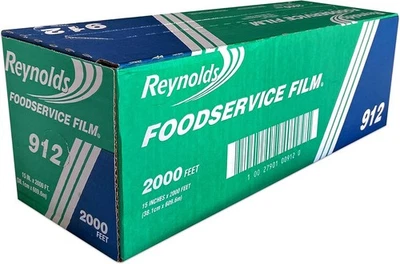 Película envolvente de plástico transparente Reynolds 912 Foodservice, 15 pulgadas de ancho, 2.000 pies cuadrados  Foto 1 de 4