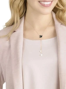 Collana donna Swarovski Iconic Swan doppia Y placcatura oro rosa nero nuova con scatola - Foto 1 di 3