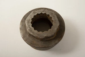 Right Side Antique Automobile PL B5-R Wire Wheel (P2L-1) Spin Off (JSF6) Hub - Picture 1 of 12