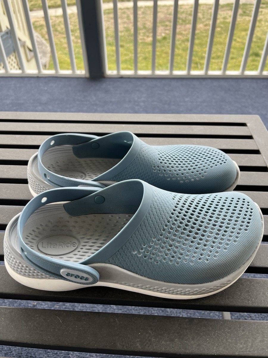 A BATHING APE × Crocs Clog  