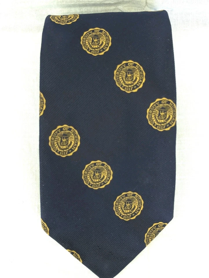 Винтажный галстук на пуговицах 60/70-е Univ of Michigan Seal Prince Consort синий темно-синий 33⁄4" - Изображение 1 из 4