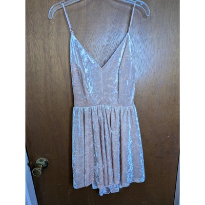 Mini vestido de terciopelo Silence + Noise Foto 1 de 3