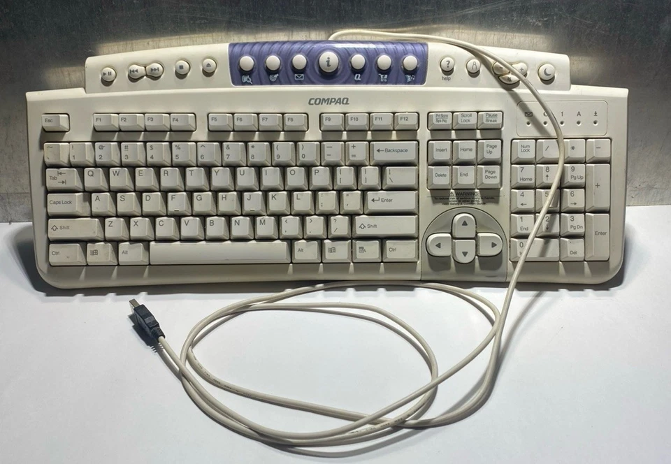Vintage Compaq Wired USB Keyboard Model SDM4540UL - Image 1 of 3