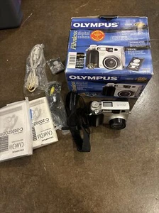 Olympus CAMEDIA C-2020 Zoom 2.1MP Digital Camera - Black & Metallic silver - Picture 1 of 5
