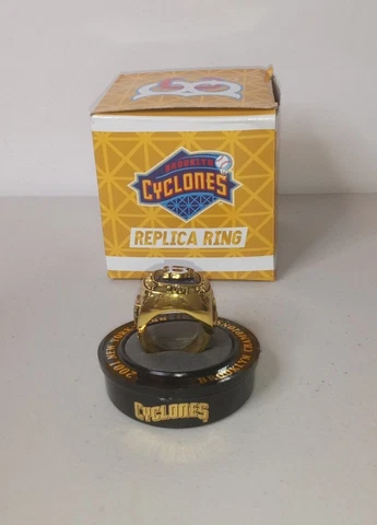 2001 Brooklyn Cyclones Replica Championship Ring with Original Box*please read Cover