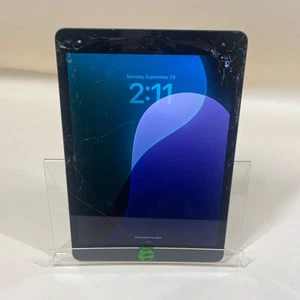 Solo WiFi rotto Apple iPad 9a generazione 64GB 18.5 MK2K3LL/A rotto - Foto 1 di 8