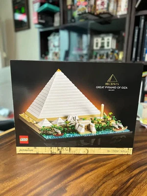 LEGO 21058 New Reporter's Pirami - Image 1 of 2