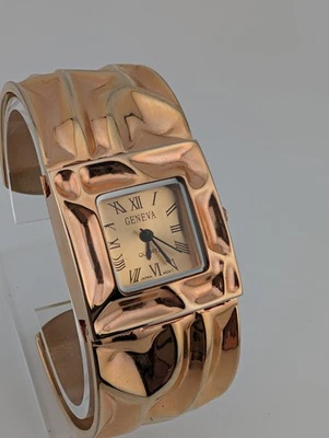 Reloj Geneva 29mm Caja Oro Rosa Bisagra Texturizada Brazalete Banda - Batería Nueva Foto 1 de 4