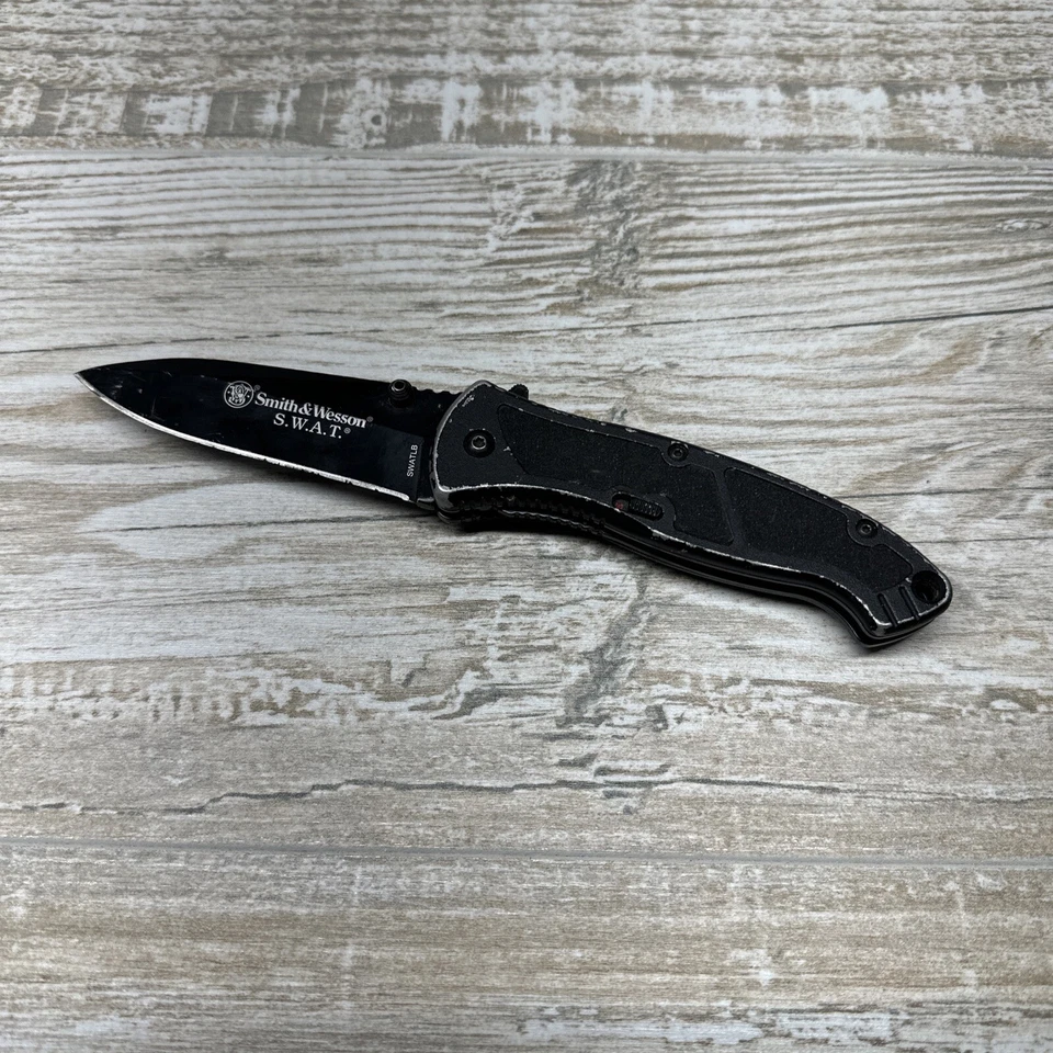 Smith & Wesson Folding Pocket Knife New Large Black SWAT Linerlock SWATLB - Image 1 of 4