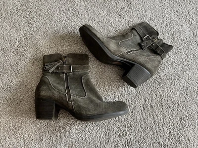 Botas de tornozelo femininas Earth Origins Tori salto tamanho 9 largura verde escuro camurça - Imagem 1 de 4