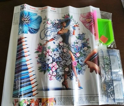Diamond Painting 5D DIY PARTIAL 30x30cm 🐝 FLOWER DRESS PENCILS 35 , 73 🐝  - Imagem 1 de 2