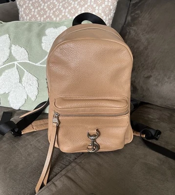 Usada en Excelente Condición Auténtica Mochila Rebecca Minkoff Mini Mab Cuero Guijarro en Tostado 9” x 11” Foto 1 de 4