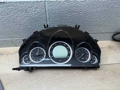 MERCEDES BENZ 207 E400 E350 E550 10-13 VELOCIDADES CUADRO DE INSTRUMENTOS MEDIDOR VELOCÍMETRO Foto 1 de 4