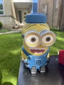 Universal Studios Despicable Me Minion Mayhem Souvenir 32oz Thermos Water Bottle - Picture 1 of 3