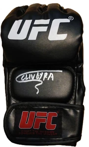 Guante Charles Oliveira UFC firmado/autografiado con certificado de autenticidad Beckett - Imagen 1 de 3