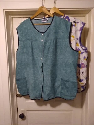 Ember's 2 Smock Aprons Snap Front Size 3XL One Green, One Pink & Puple Design - Image 1 of 4