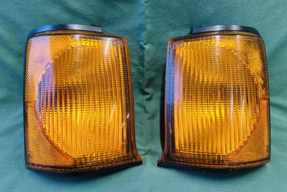 Land Rover Discovery 2 offside Front Pre Facelift Indicator XBD100870 - Image 1 of 1