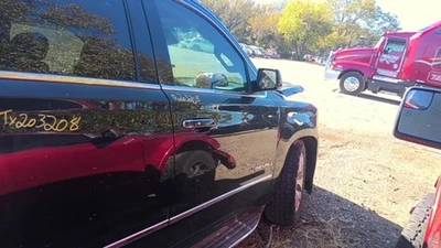 (LOCAL PICKUP ONLY) Passenger Right Front Door Fits 15-20 SUBURBAN 1500 1873327 - Изображение 1 из 4