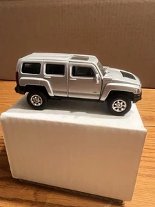 Welly Hummer H3 Die Cast Car  Licensed 4 1/2 Inches Pullback Silver - Picture 1 of 7