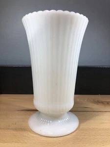 WHITE Milk GLASS Vase E O Brody Co Ribbed Design M 5000 Cleveland Ohio,USA - Picture 1 of 6
