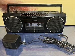 GE General Electric AM/FM Stereo Cassette Recorder Boombox 3-5283B W/Power Cord