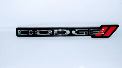 2012-14 DODGE AVENGER ПЕРЕДНЯЯ ЭМБЛЕМА ЗНАЧОК ТАБЛИЧКА С БЛОКИРОВКОЙ ГАЕК... 68146393AB - Изображение 1 из 4