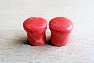 Tapones de piedra acampanada convexos rojos/naranja, ojo de tigre, piedra púrpura, un lado Foto 1 de 4