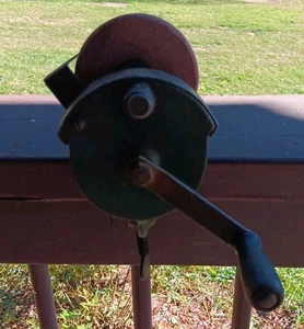 Vintage Handkurbel Tischschleifer Schärfer Schleifscheibe Messerschärfscheibe - Bild 1 von 5