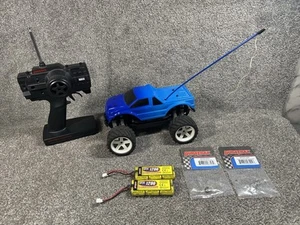 Vintage Duratrax Mini Quake RC Truck With Remote & Extras - Picture 1 of 12